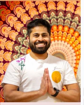 Jitendra Kumar, professeur de Hatha Yoga, salutation namaste